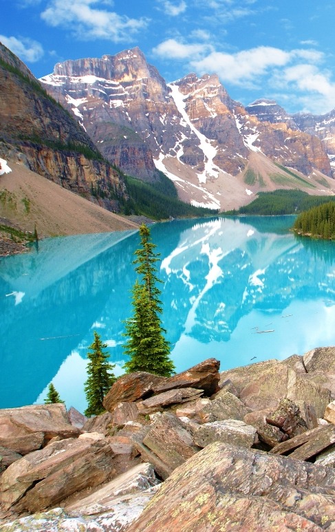 AdobeStock_28040110 Canada | Destination | Dragonfly Traveller